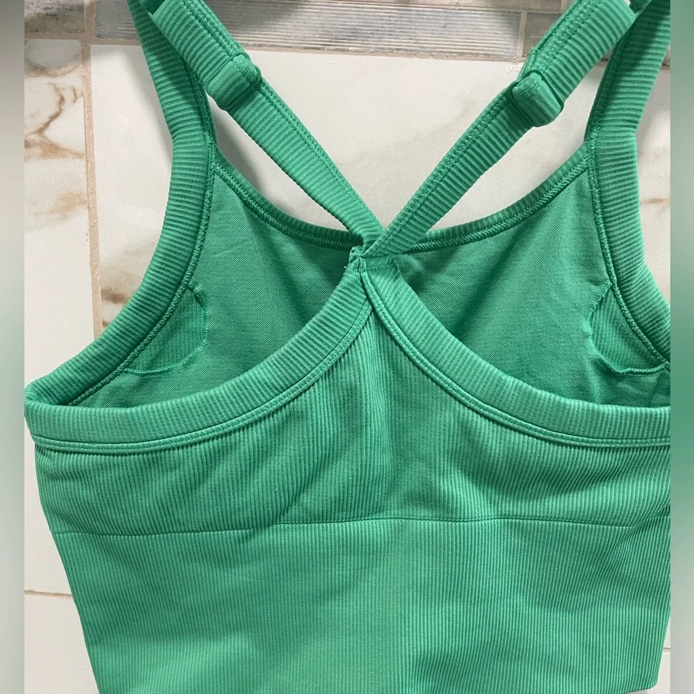 ALO set Seamless Ribbed Favorite Bra Tank+ seamless ribbed favorite shorts green - Picture 12 of 16